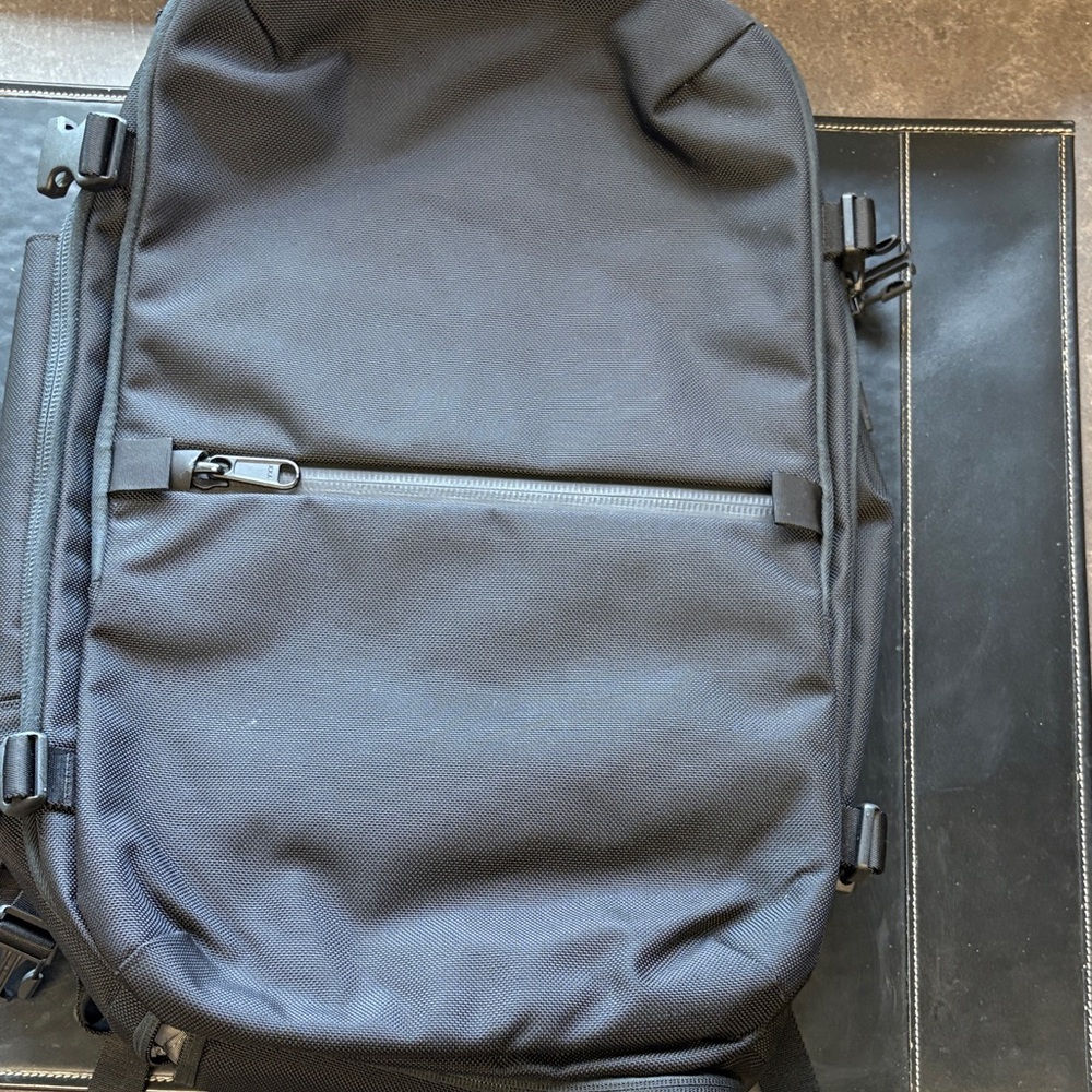Sleek Black Everyday Men's Backpack